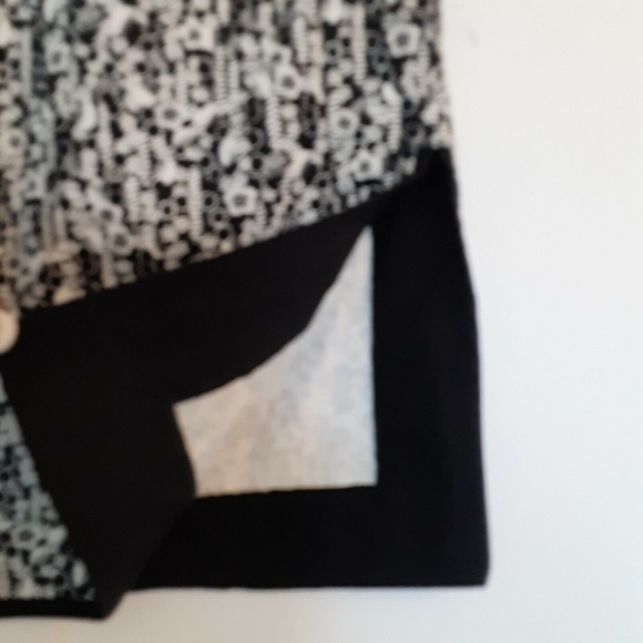 Studio M Women's Skirt Sz M Black & White Print Side Slit Knee Length - Picture 3 of 8